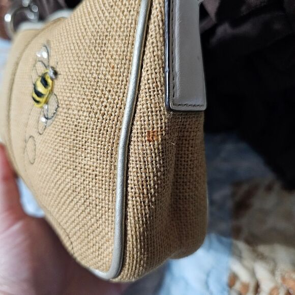 2005 Vintage Y2K Coach Demi Shoulder Bag Purse in Wicker with Rhinestone Bee - Picture 5 of 8